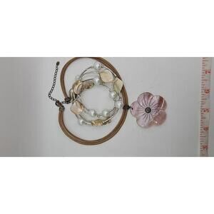 Bohemian Shell Floral Pendant Choker Necklace with Pearl and Shell Bracelet